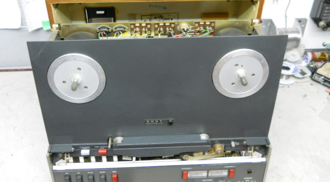 2 Revox A77 recap and overhaul front view out of shell